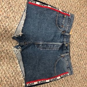 NEW WITH TAG LEVI SHORTS